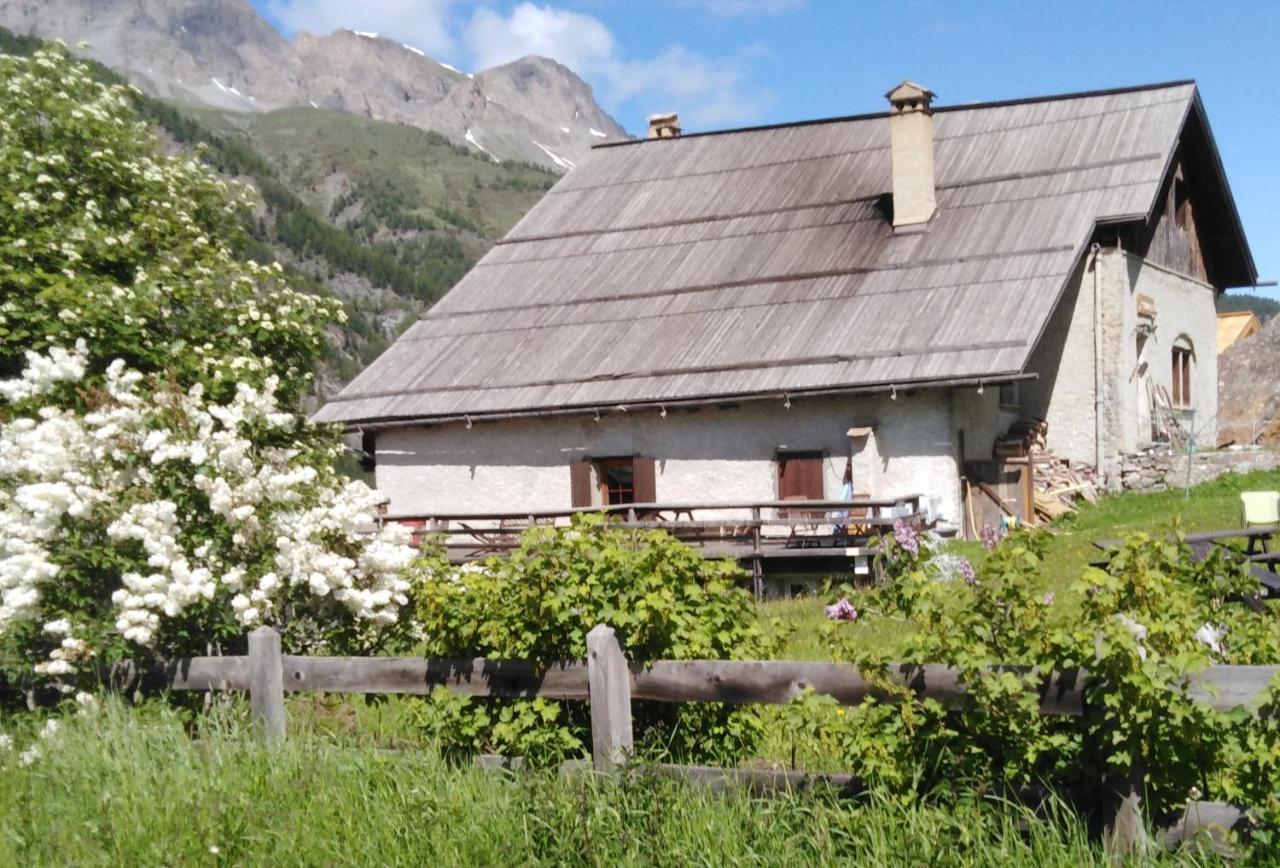 Auberge L'Estoilies Saint-Vérand Kültér fotó