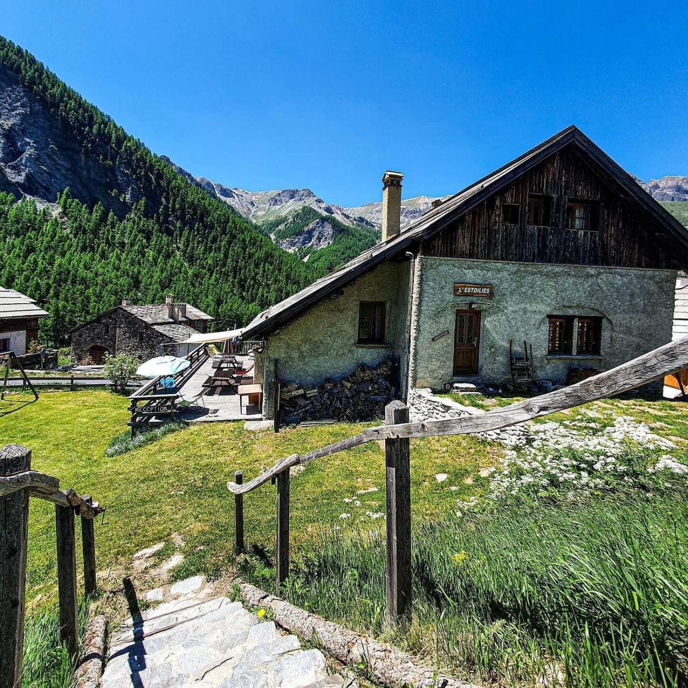 Auberge L'Estoilies Saint-Vérand Kültér fotó